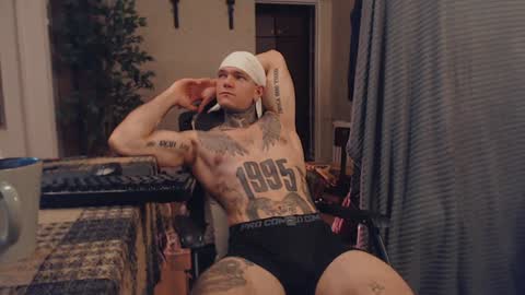 Snapshot of bulatov_x chatting on 01-28-25, 01:29 Dmitriy online show from 01-28-25, 01:29