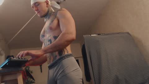 Snapshot of bulatov_x chatting on 02-04-25, 08:49 Dmitriy online show from 02-04-25, 08:49