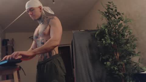 Snapshot of bulatov_x chatting on 02-11-25, 06:44 Dmitriy online show from 02-11-25, 06:44