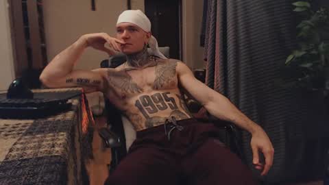 Snapshot of bulatov_x chatting on 03-05-25, 06:23 Dmitriy online show from 03-05-25, 06:23