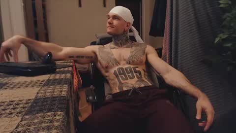 Snapshot of bulatov_x chatting on 03-08-25, 06:16 Dmitriy online show from 03-08-25, 06:16