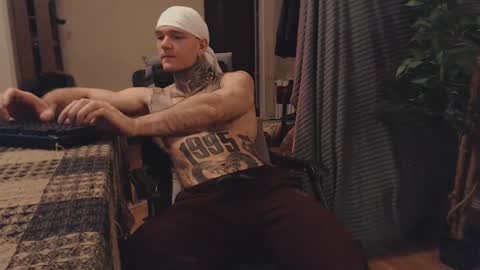 Snapshot of bulatov_x chatting on 03-09-25, 04:33 Dmitriy online show from 03-09-25, 04:33