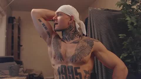 Snapshot of bulatov_x chatting on 03-09-25, 07:37 Dmitriy online show from 03-09-25, 07:37