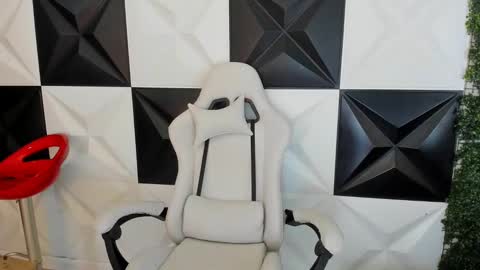 bull_cam online show from 11-08-25, 06:40