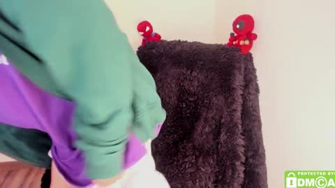 Snapshot of bumblubee chatting on 12-23-24, 06:16 Tonny online show from 12-23-24, 06:16