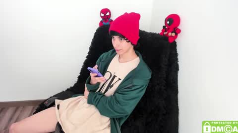 Snapshot of bumblubee chatting on 12-24-24, 06:17 Tonny online show from 12-24-24, 06:17