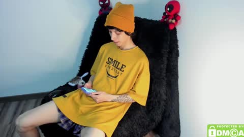 Snapshot of bumblubee chatting on 12-28-24, 12:57 Tonny online show from 12-28-24, 12:57