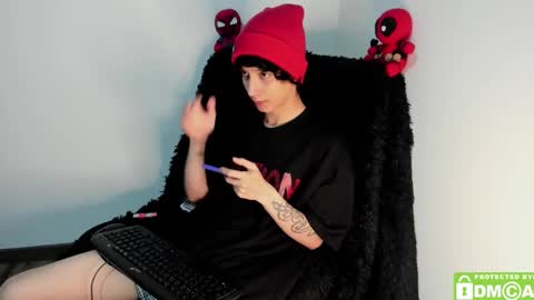 Snapshot of bumblubee chatting on 12-29-24, 04:05 Tonny online show from 12-29-24, 04:05