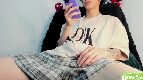 Snapshot of bumblubee chatting on 01-04-25, 04:01 Tonny online show from 01-04-25, 04:01