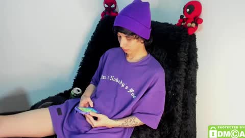 Snapshot of bumblubee chatting on 01-12-25, 02:03 Tonny online show from 01-12-25, 02:03