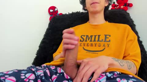 Snapshot of bumblubee chatting on 01-25-25, 07:39 Tonny online show from 01-25-25, 07:39