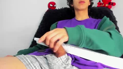 Snapshot of bumblubee chatting on 01-27-25, 01:48 Tonny online show from 01-27-25, 01:48