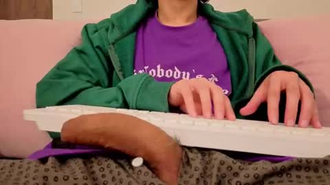 Snapshot of bumblubee chatting on 09-24-25, 08:12 Tonny online show from 09-24-25, 08:12