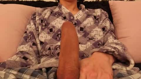 Snapshot of bumblubee chatting on 10-27-25, 07:51 Tonny online show from 10-27-25, 07:51