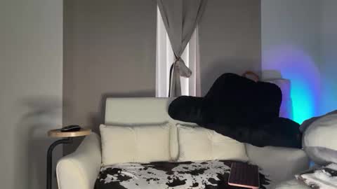 Snapshot of bunnibunxo chatting on 09-27-25, 06:13 Andrea online show from 09-27-25, 06:13