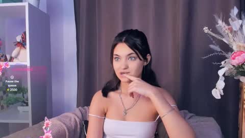 Snapshot of bunny_nova chatting on 11-23-25, 08:03 Aria online show from 11-23-25, 08:03