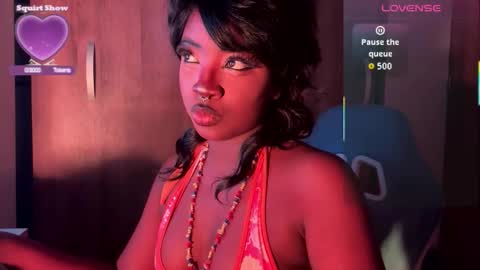 Snapshot of bunny_secrets chatting on 10-02-25, 03:24 Isa online show from 10-02-25, 03:24