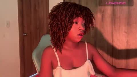 Snapshot of bunny_secrets chatting on 10-16-25, 03:35 Isa online show from 10-16-25, 03:35