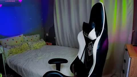 Snapshot of bunny_wetty chatting on 10-28-25, 06:43 ruslana online show from 10-28-25, 06:43