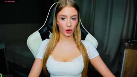 Snapshot of bunny_wetty chatting on 11-27-25, 06:21 ruslana online show from 11-27-25, 06:21