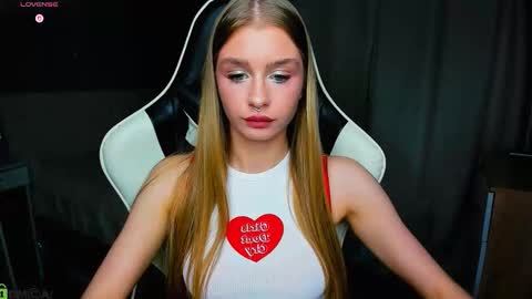 Snapshot of bunny_wetty chatting on 11-28-25, 05:59 ruslana online show from 11-28-25, 05:59