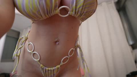 Snapshot of bunnyblondy chatting on 03-26-26, 10:54 Anaiz online show from 03-26-26, 10:54