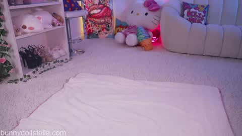 Snapshot of bunnydollstella chatting on 05-15-26, 11:01 Stella online show from 05-15-26, 11:01