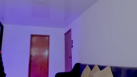 Snapshot of burbuja_cosmic chatting on 12-21-24, 01:15 Im Val Welcome to my room My instagram Bubble cosmic online show from 12-21-24, 01:15