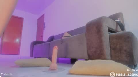 Snapshot of burbuja_cosmic chatting on 01-26-25, 03:59 Im Val Welcome to my room My instagram Bubble cosmic online show from 01-26-25, 03:59