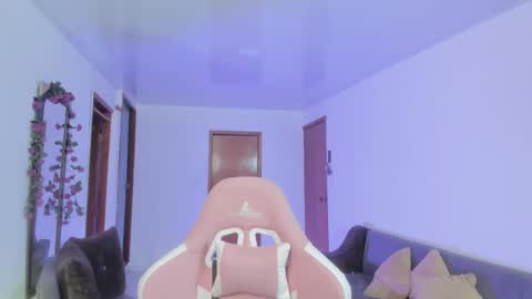 Snapshot of burbuja_cosmic chatting on 03-09-25, 04:05 Im Val Welcome to my room My instagram Bubble cosmic online show from 03-09-25, 04:05