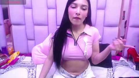 burbuja pink  online show from 11-26-25, 03:40