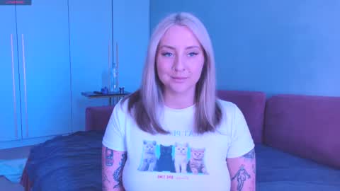 Snapshot of burn_lissa chatting on 04-19-26, 10:36 Lissa online show from 04-19-26, 10:36