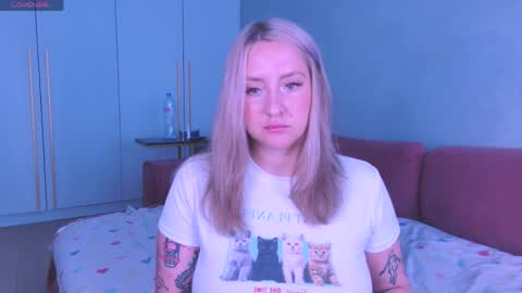Snapshot of burn_lissa chatting on 05-21-26, 10:33 Lissa online show from 05-21-26, 10:33