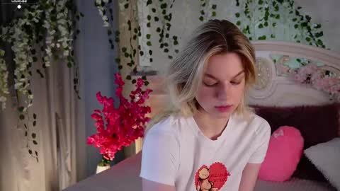 Snapshot of burnletitallburn chatting on 10-20-25, 02:06 Jessica online show from 10-20-25, 02:06