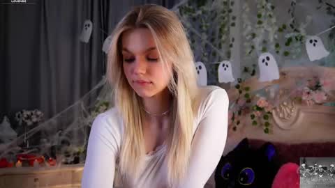 Snapshot of burnletitallburn chatting on 10-26-25, 01:50 Jessica online show from 10-26-25, 01:50