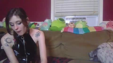 Snapshot of burnthemail chatting on 12-16-24, 09:14 lilly online show from 12-16-24, 09:14