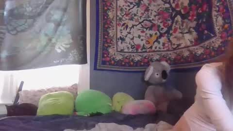 Snapshot of burnthemail chatting on 01-08-25, 06:52 lilly online show from 01-08-25, 06:52