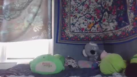 Snapshot of burnthemail chatting on 02-03-25, 07:10 lilly online show from 02-03-25, 07:10