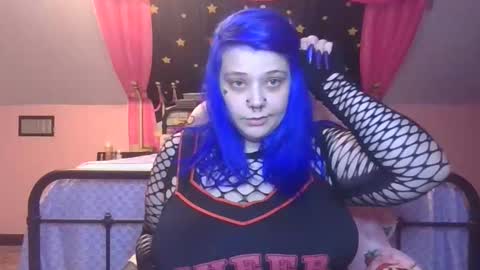 Snapshot of burnthemail chatting on 10-18-25, 09:10 lilly online show from 10-18-25, 09:10