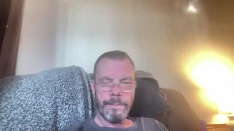 Snapshot of bushbeautician chatting on 02-03-25, 08:35 bushbeautician online show from 02-03-25, 08:35
