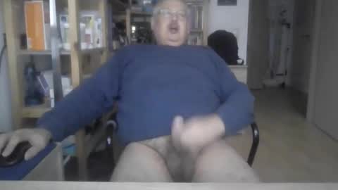 Snapshot of busibaer666 chatting on 10-25-25, 06:32 busi online show from 10-25-25, 06:32