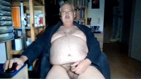 Snapshot of busibaer666 chatting on 06-07-26, 01:43 busi online show from 06-07-26, 01:43