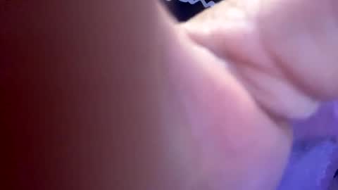 Snapshot of bustinyourbutt chatting on 11-17-25, 04:40 bustinyourbutt online show from 11-17-25, 04:40