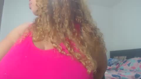 Snapshot of bustyamanda_ chatting on 02-20-25, 07:52 Amanda  online show from 02-20-25, 07:52