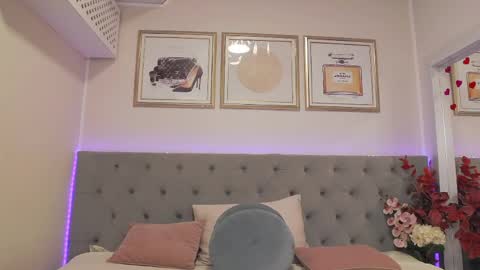      online between 6AM and 2PM EET almost everyday. online show from 04-08-26, 03:28