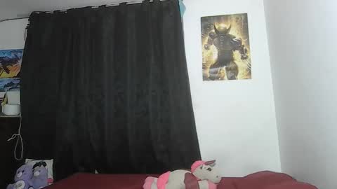 Snapshot of buttercup_milk chatting on 01-09-26, 05:21 Dylan online show from 01-09-26, 05:21