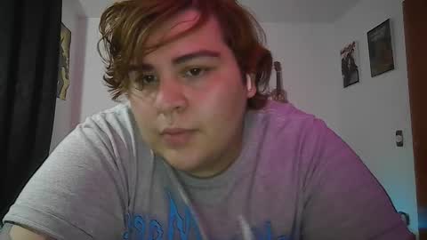 Snapshot of buttercup_milk chatting on 01-18-26, 05:11 Dylan online show from 01-18-26, 05:11