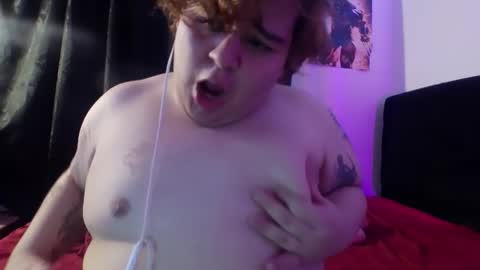 Snapshot of buttercup_milk chatting on 02-07-26, 05:00 Dylan online show from 02-07-26, 05:00