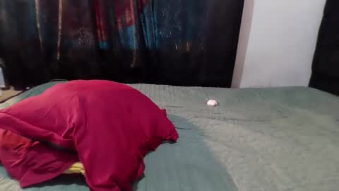 Snapshot of buttercup_milk chatting on 03-06-26, 03:30 Dylan online show from 03-06-26, 03:30