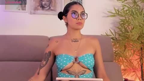 Snapshot of butterflyy1 chatting on 12-04-24, 08:29 butterflyy1 online show from 12-04-24, 08:29